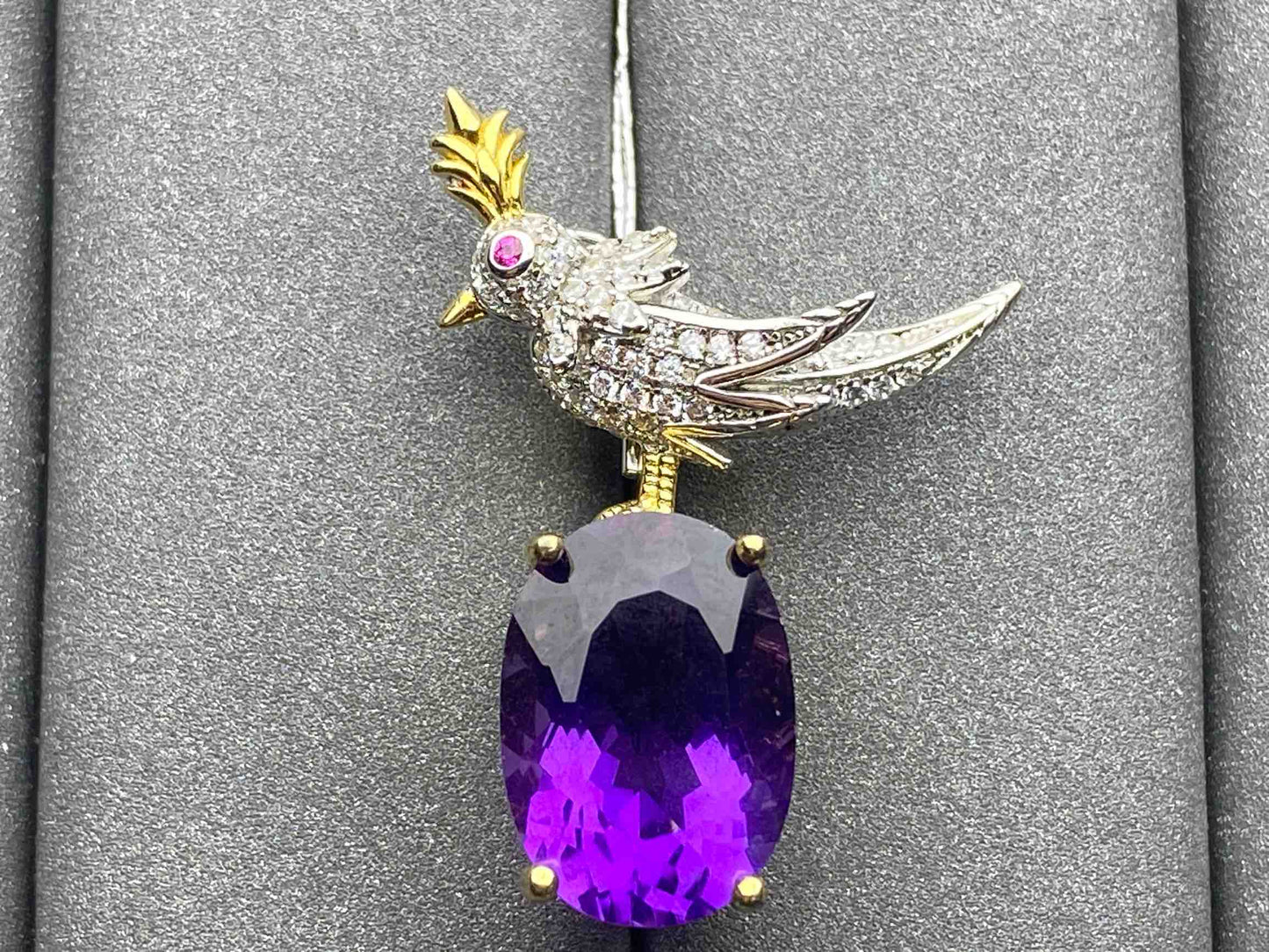 3766 Amethyst brooch