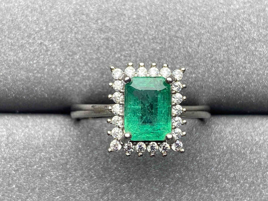 3813 Emerald Ring