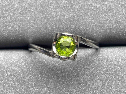 2878 Peridot Ring