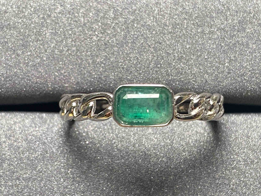 2662 Emerald Ring