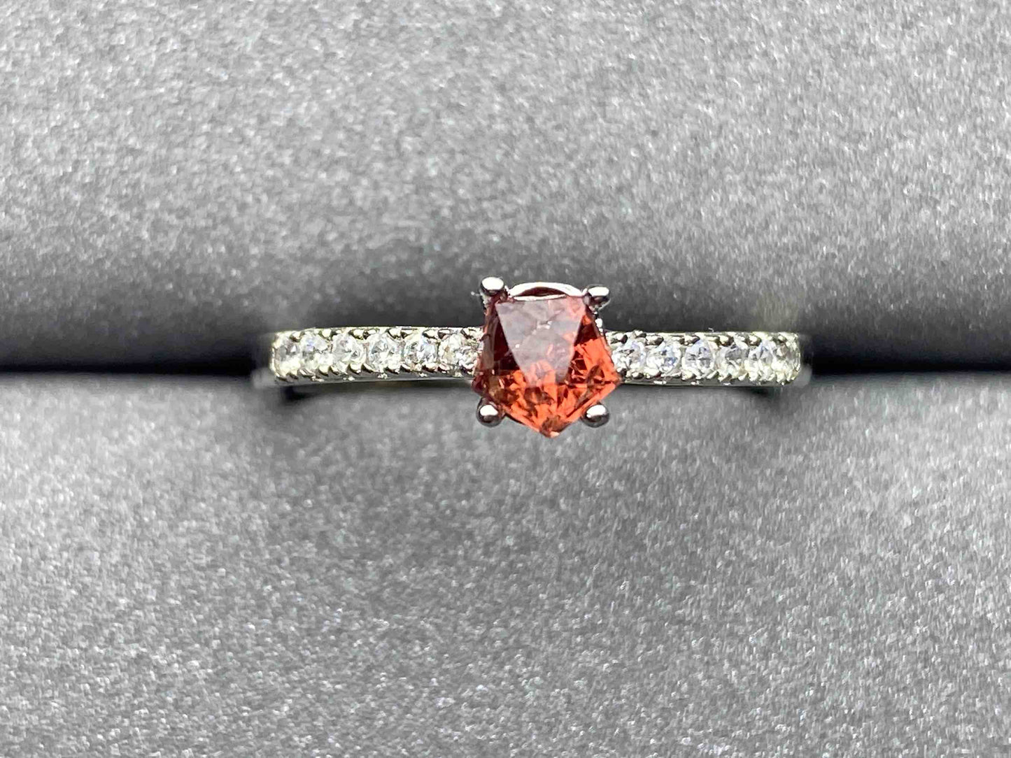 4239 Spinel Ring