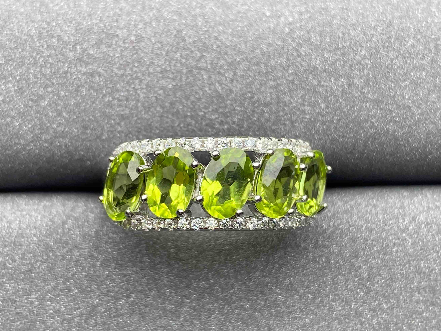4281 Peridot Ring