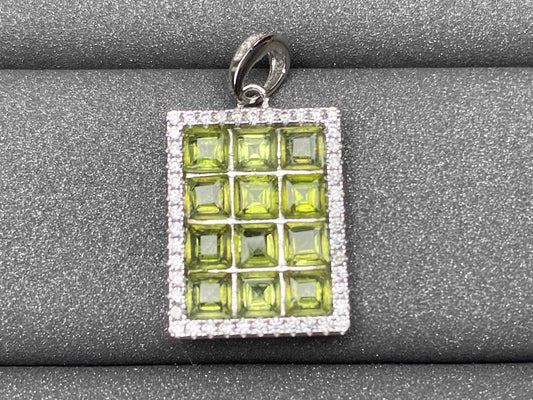 4286 Peridot Pendant