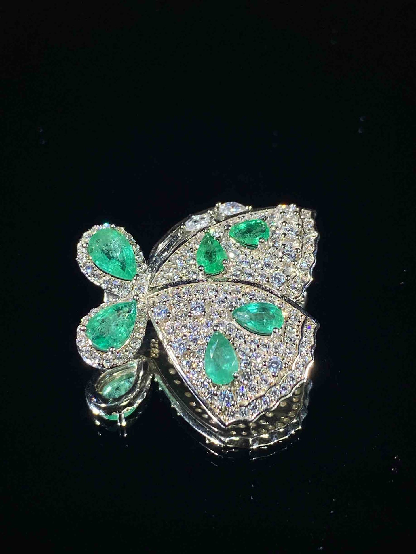 4510 Emerald brooch