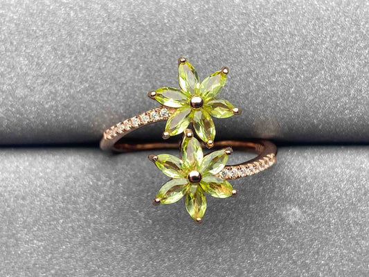 4722 Peridot Ring