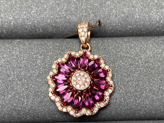 4753 Garnet Pendant