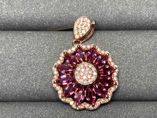 4764 Garnet Pendant