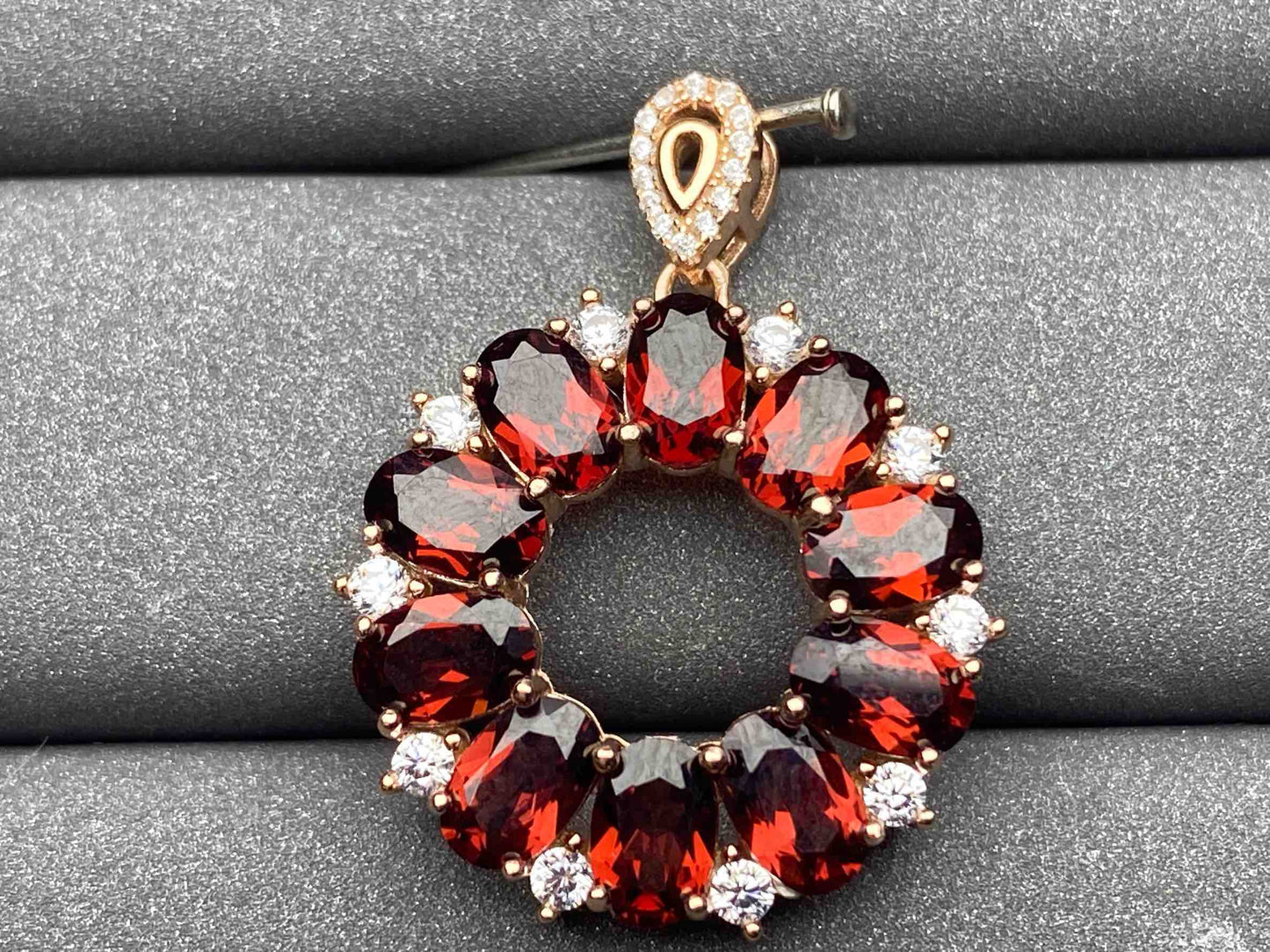 4772 Garnet Pendant