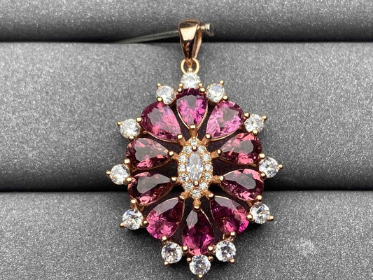 4773 Garnet Pendant