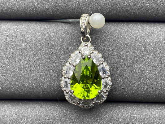 4845 Peridot Pendant