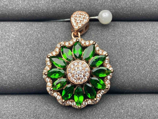 4945 Diopside Pendant