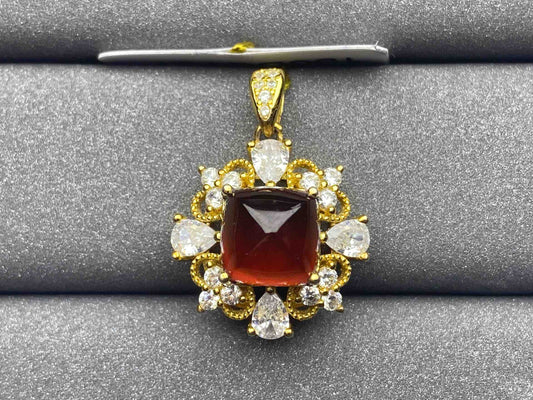 4987 Garnet Pendant