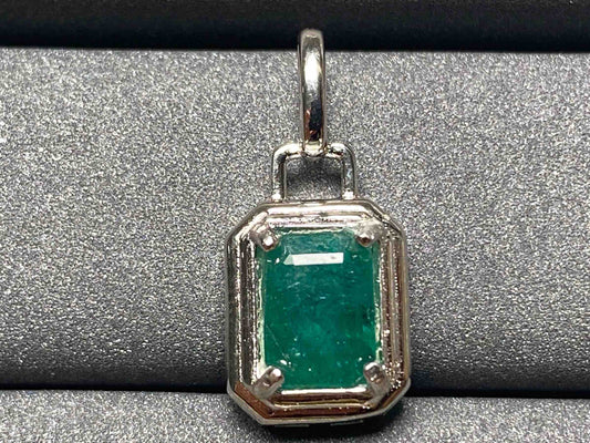 2689 Emerald Pendant