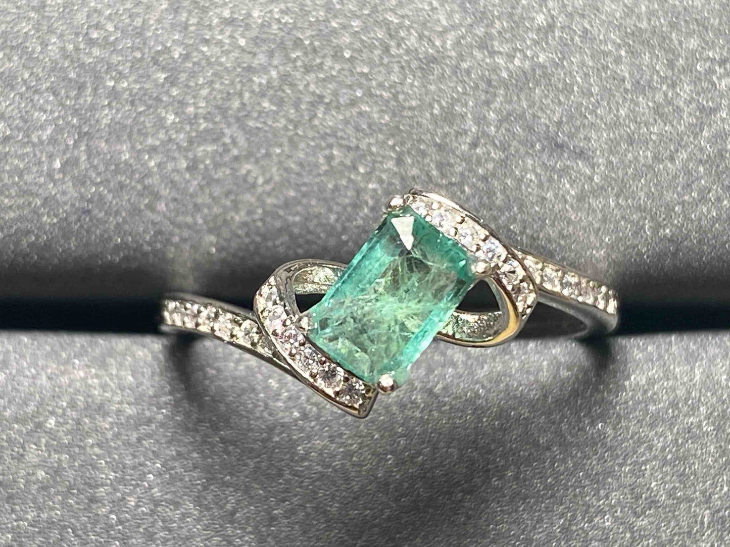 2630 Emerald Ring