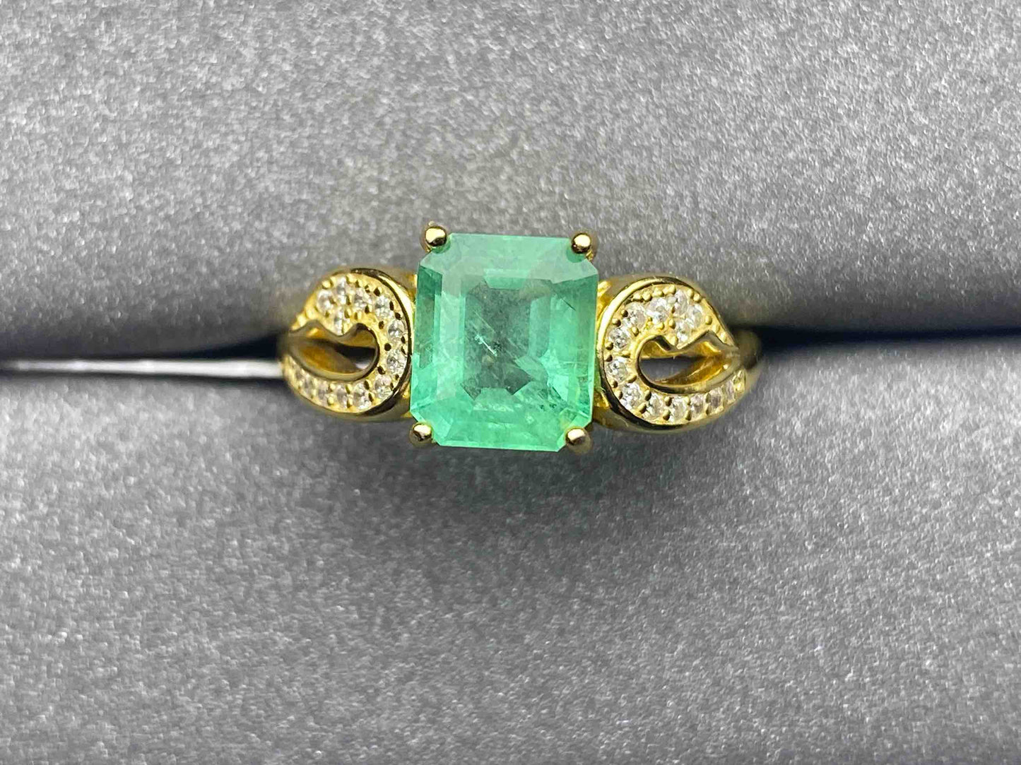 5009 Emerald Ring