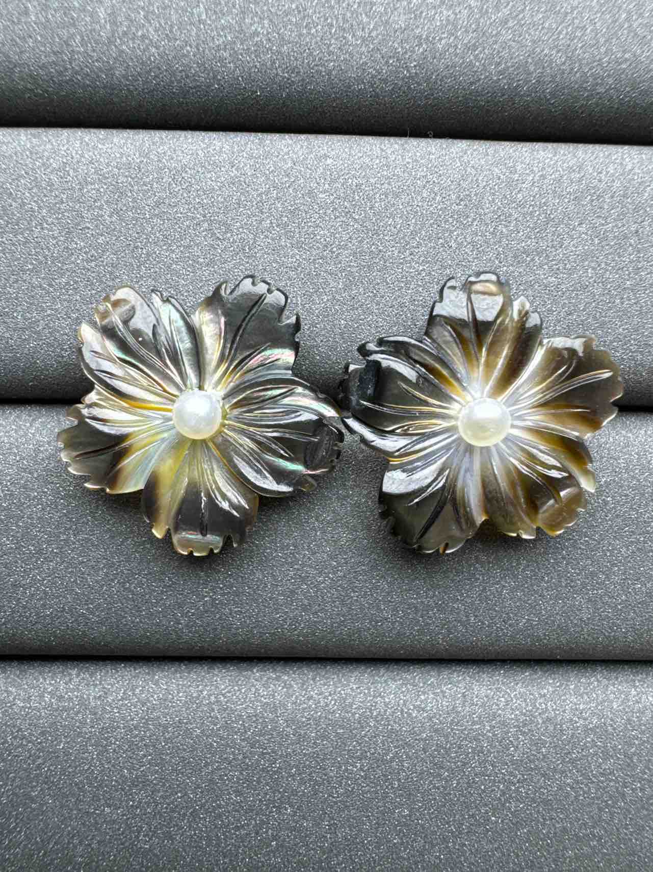 5134 Black Conch Earrings