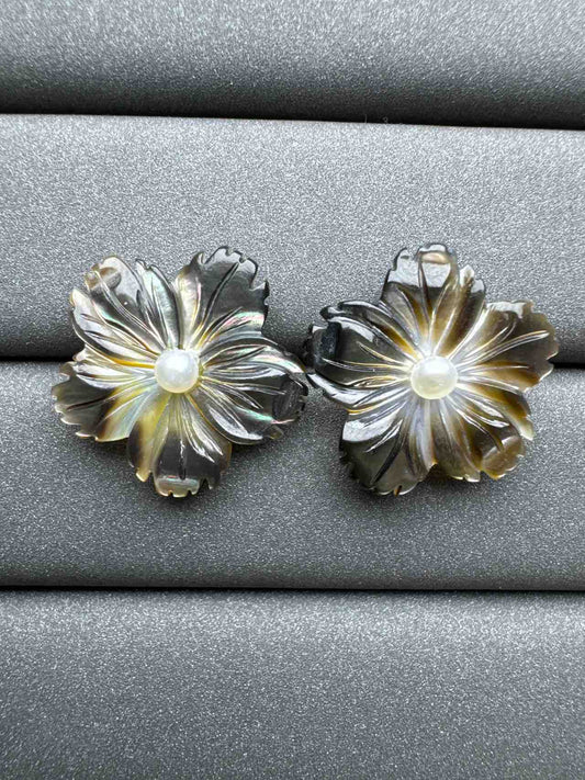 5134 Black Conch Earrings