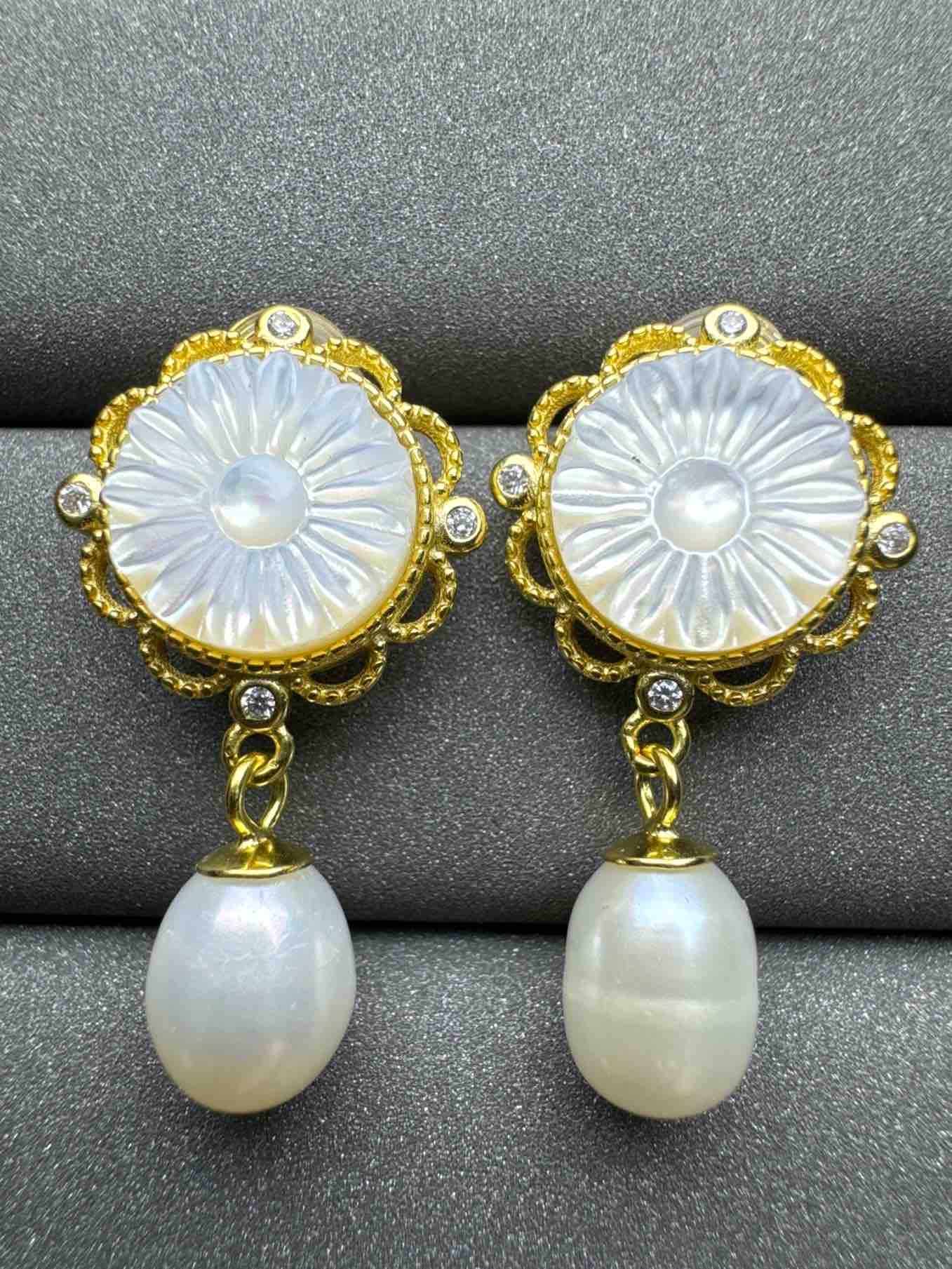 5148 Silver Conch Earrings