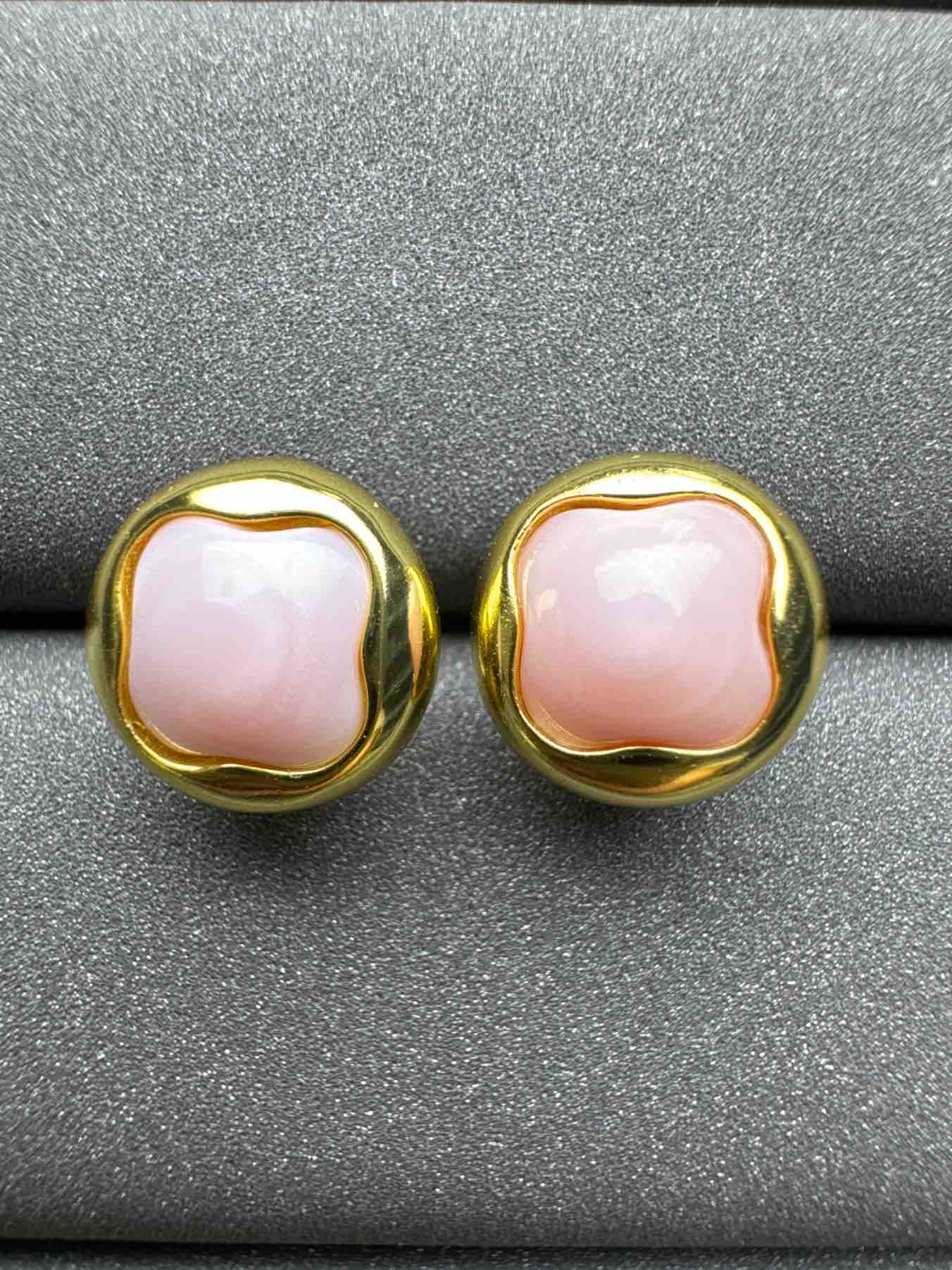 5161 Queen Conch Earrings