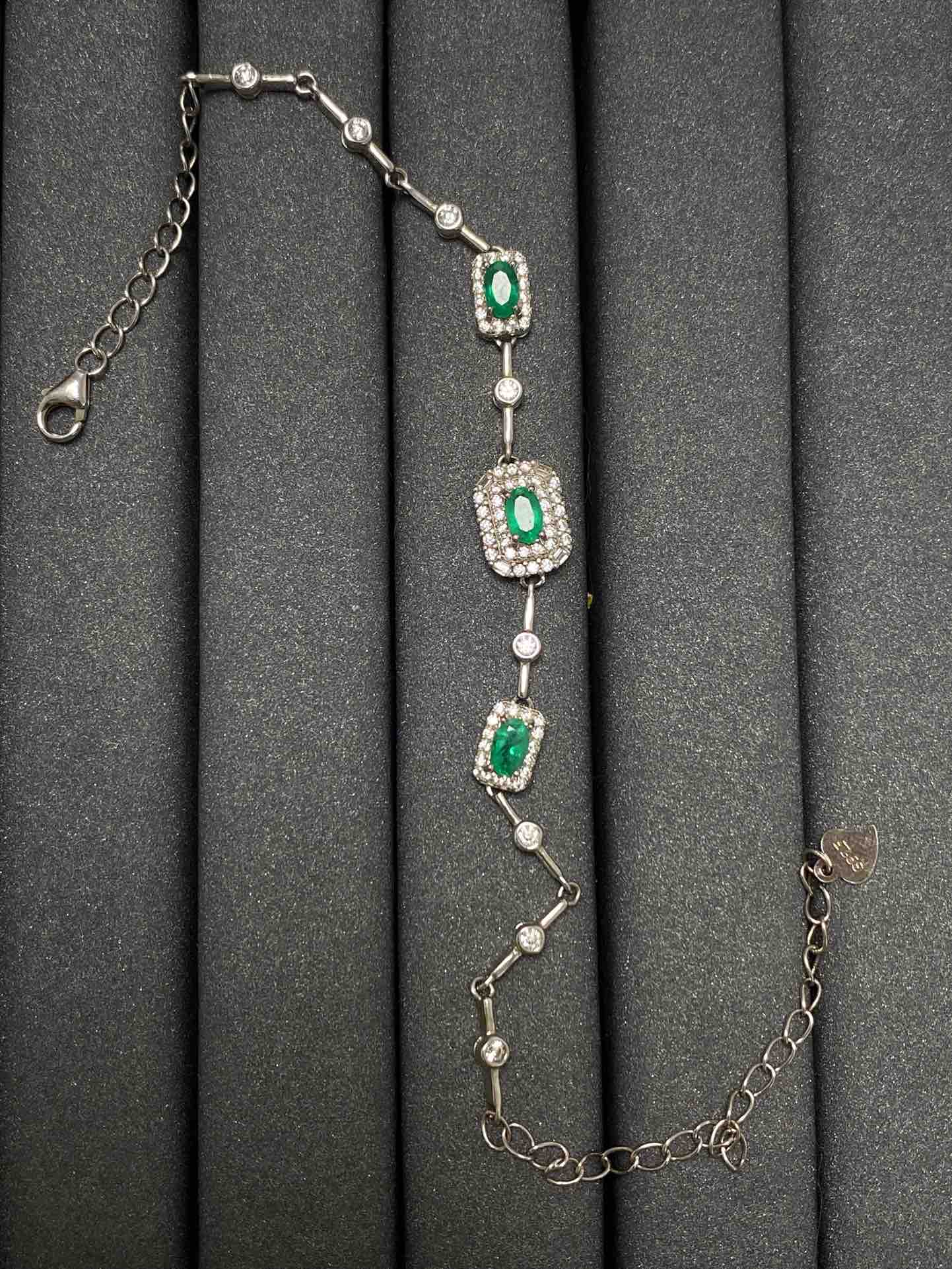 2370 Emerald Bracelet