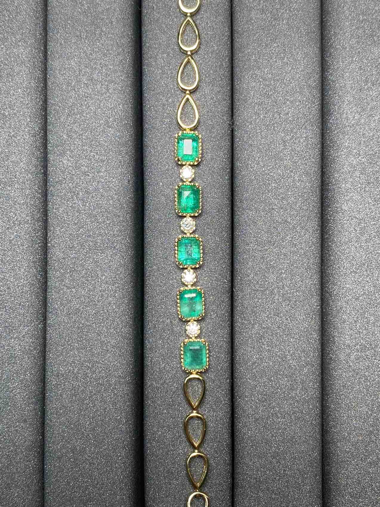 2552 Emerald Bracelet
