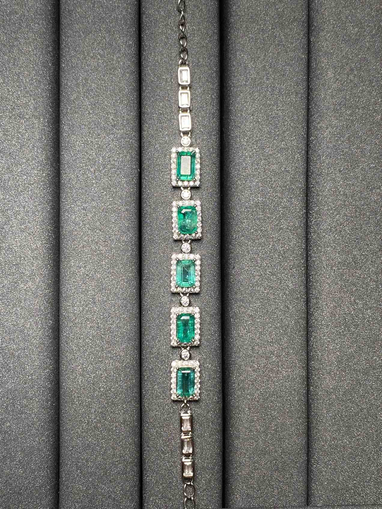 2538 Emerald Bracelet