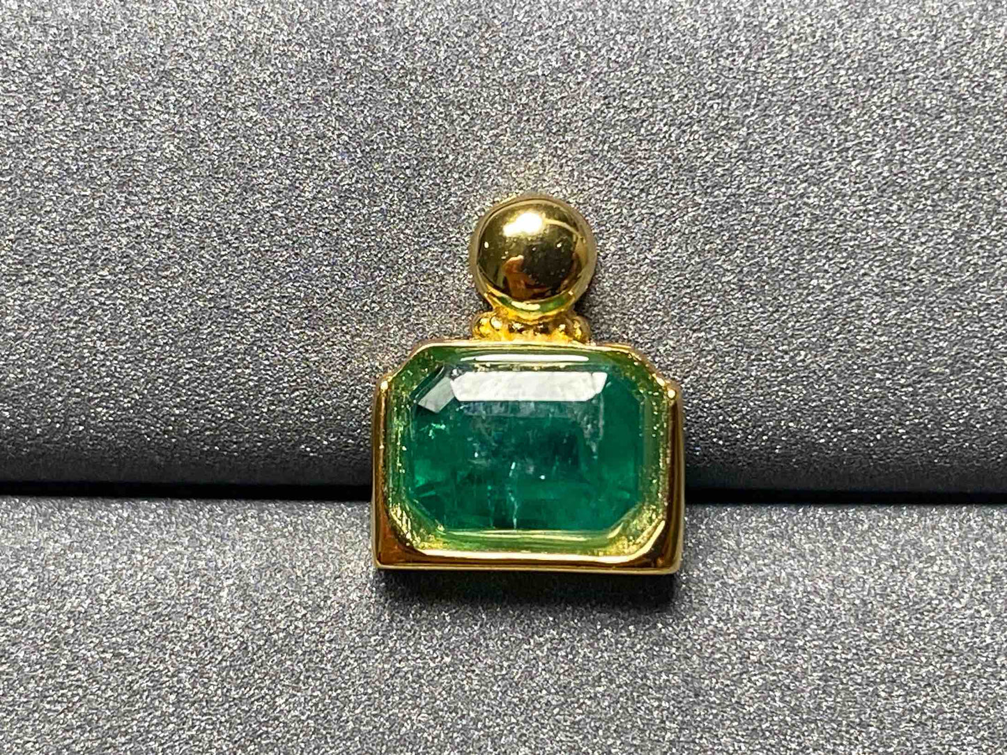 2675 Emerald Pendant