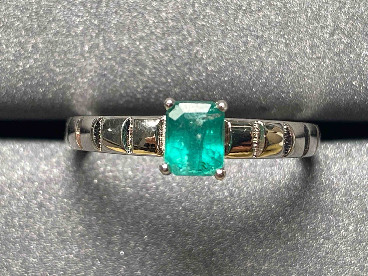 2691 Emerald Ring