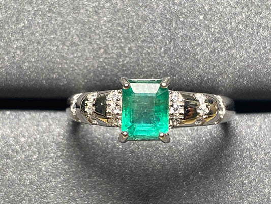 2682 Emerald Ring