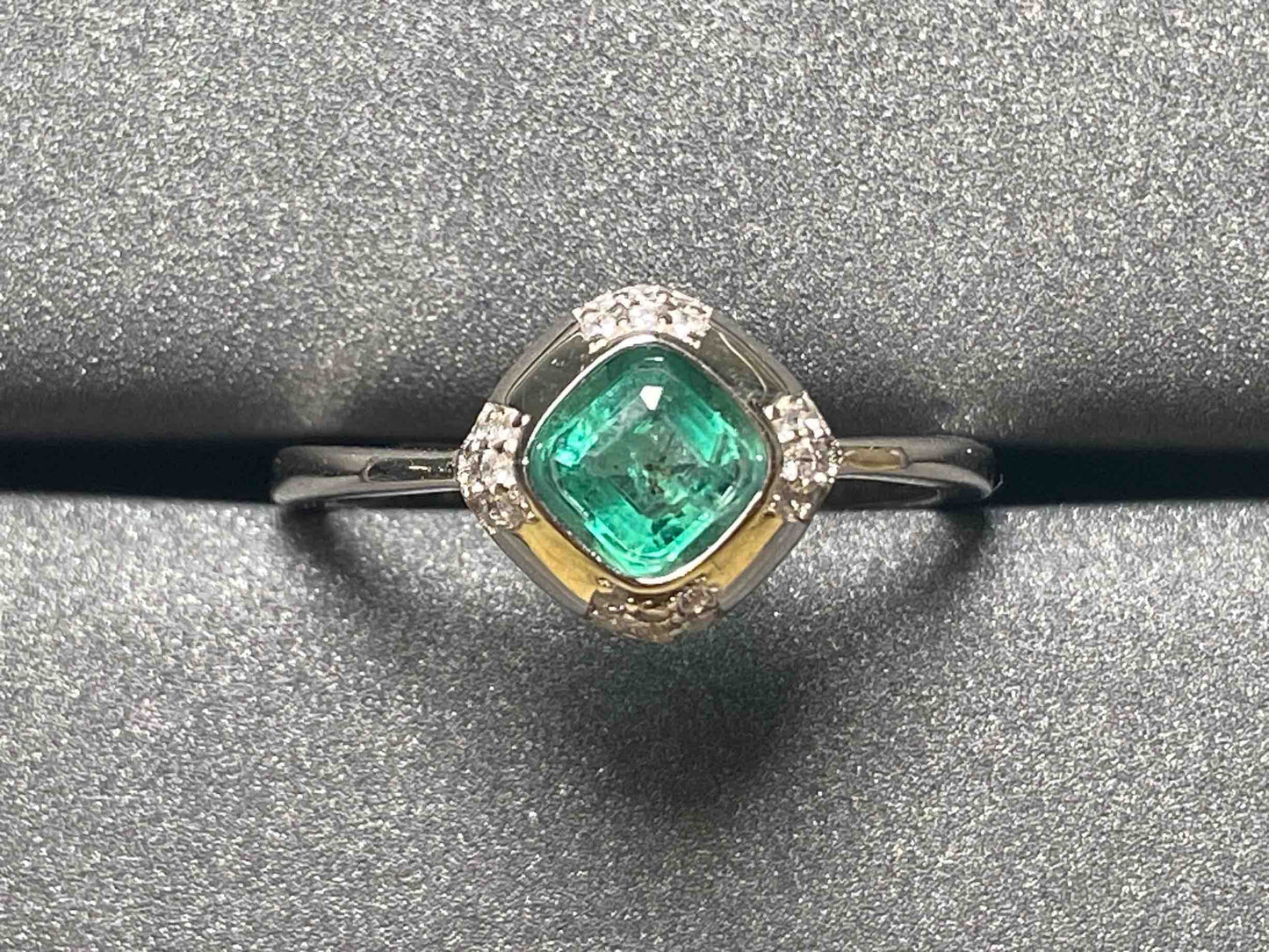 2672 Emerald Ring