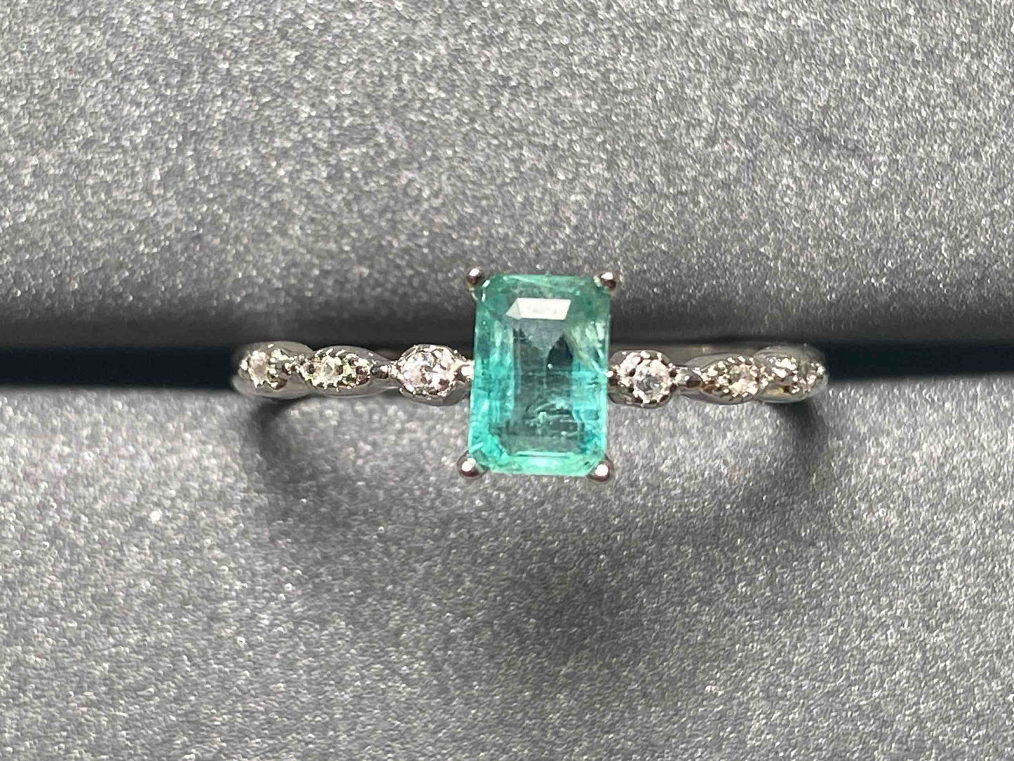 2633 Emerald Ring