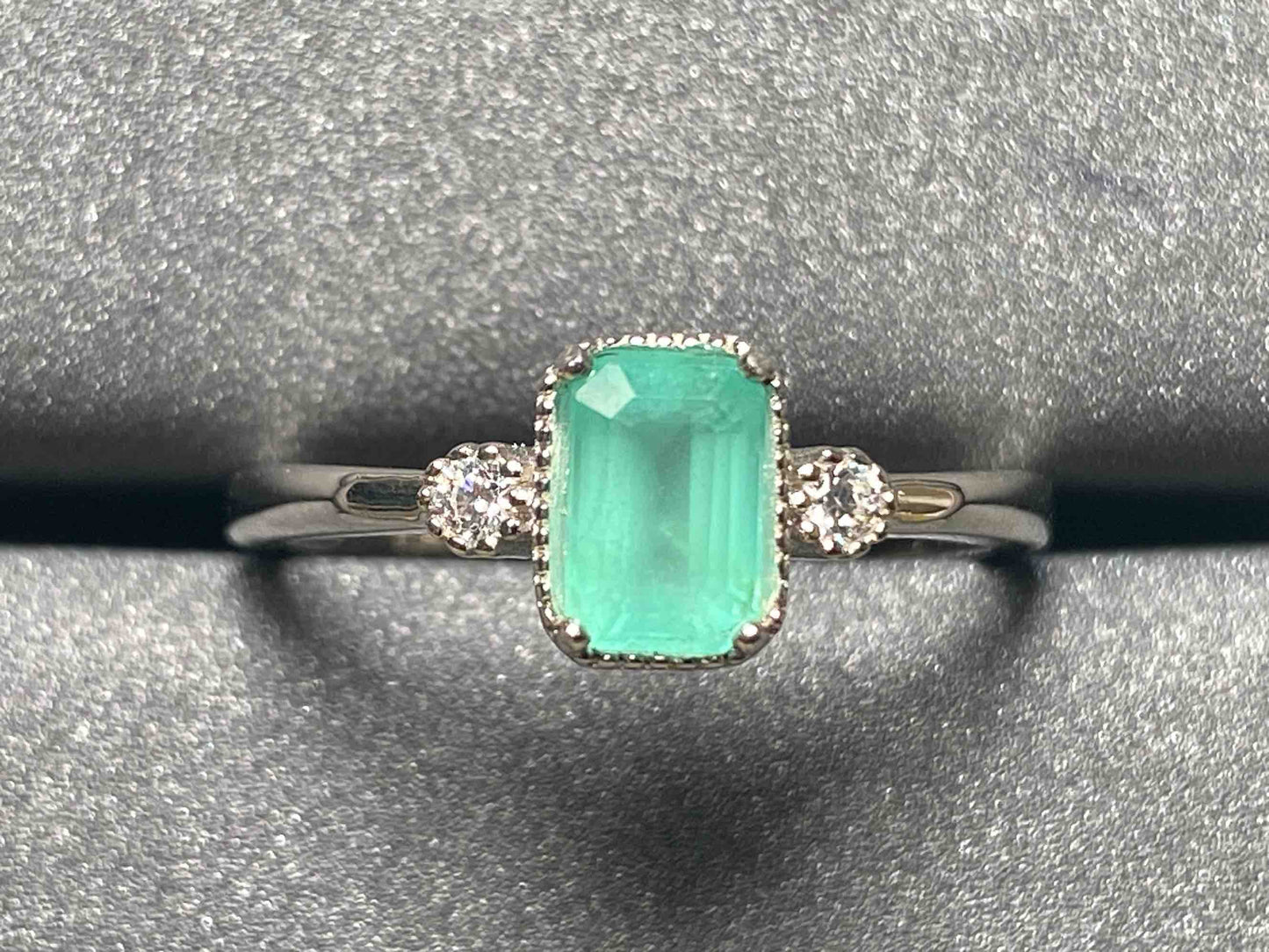 2631 Emerald Ring