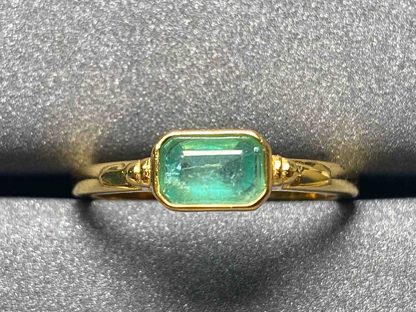 2647 Emerald Ring
