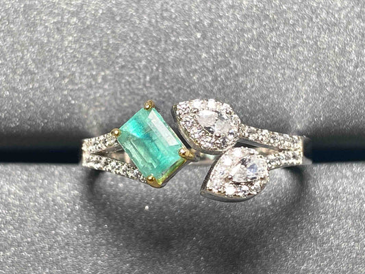 2634 Emerald Ring