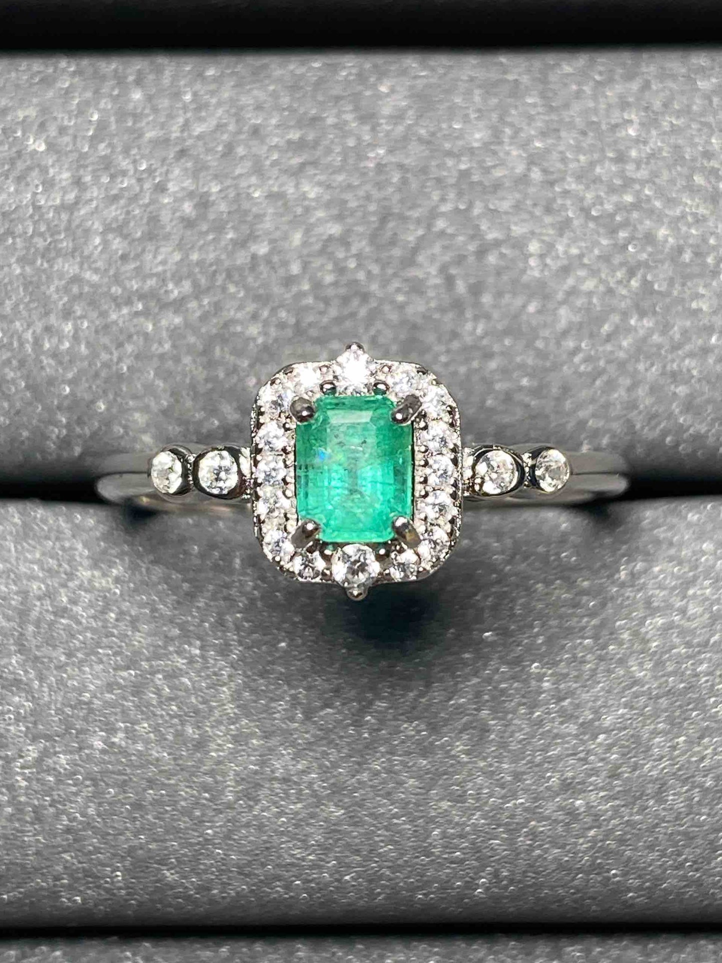 2505 Emerald Ring