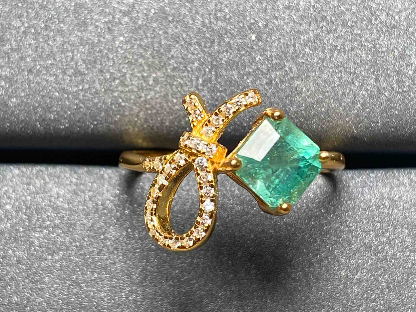 2701 Emerald Ring