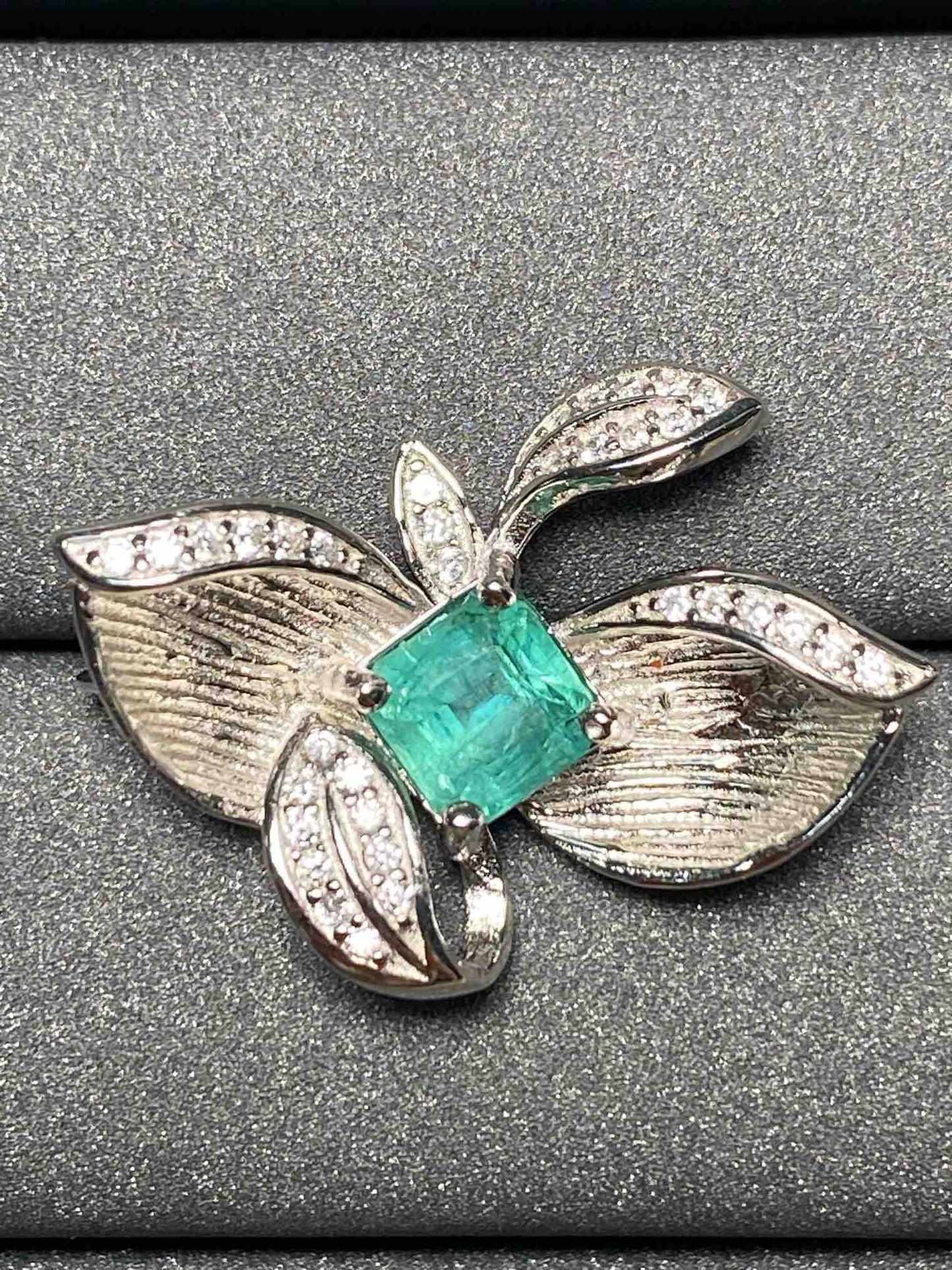2504 Emerald Pendant