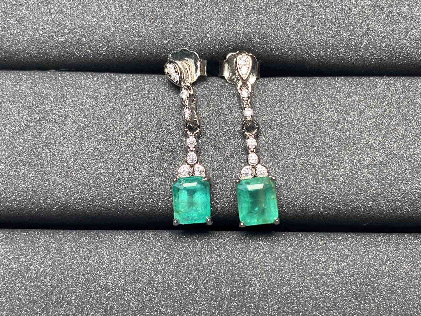 2488 Emerald Earrings