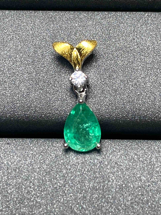 2526 Emerald Pendant