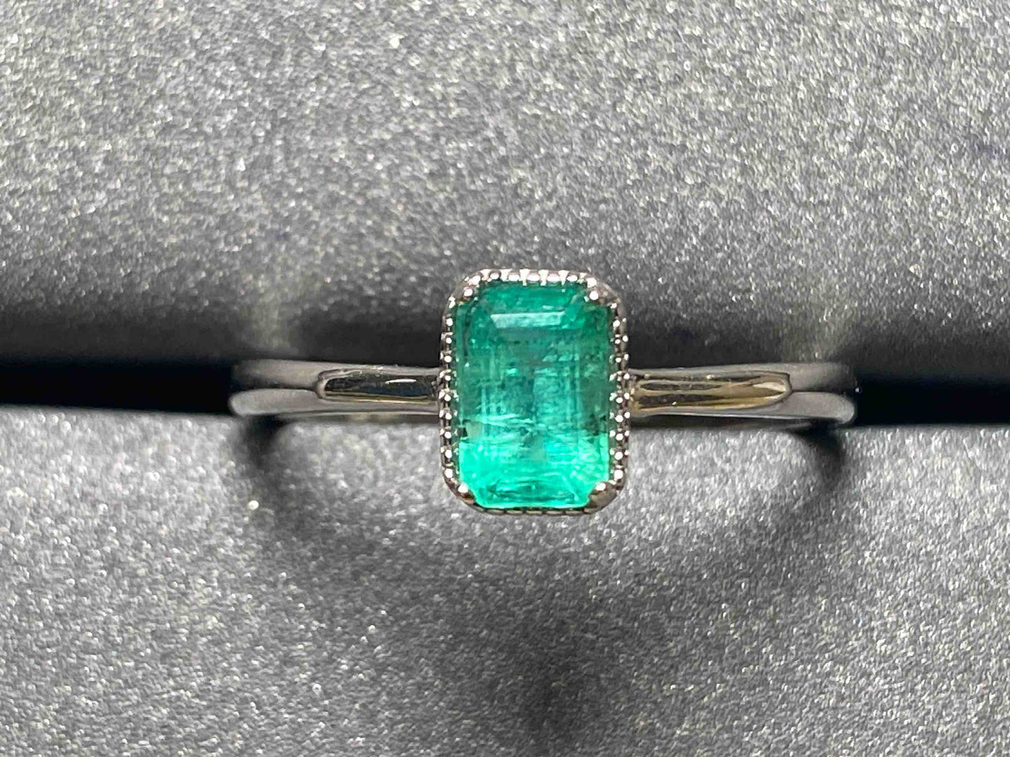 2687 Emerald Ring