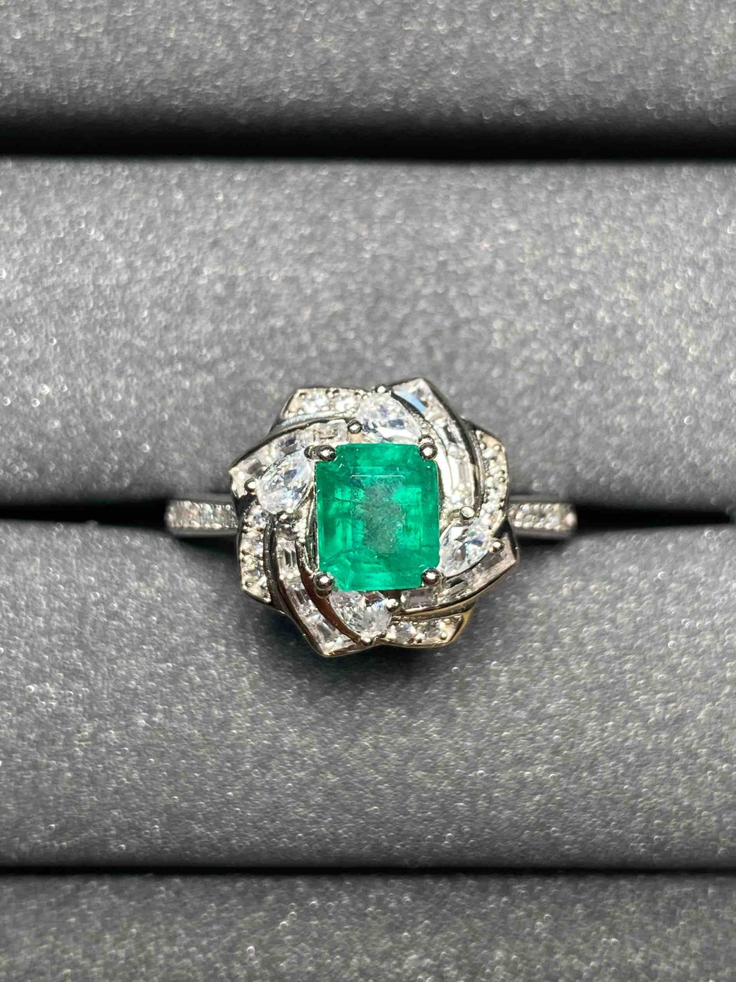 2554 Emerald Ring