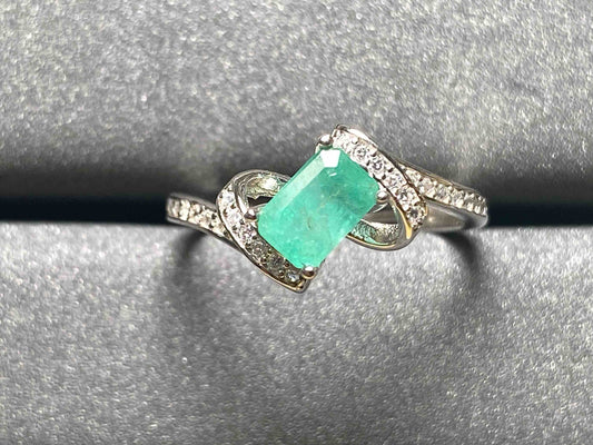 2626 Emerald Ring
